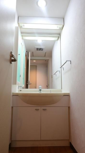 グリーンコート一の坂の洗面所