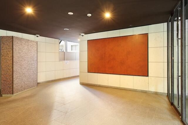 レジディア新宿イーストⅡのエントランス