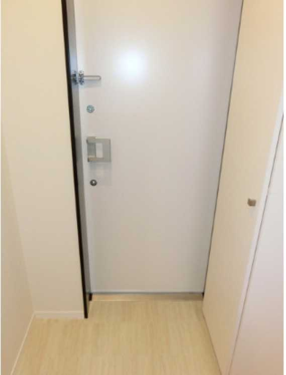 AKS三宿フラッツ　角部屋　オートロック　陽当たり良好の玄関