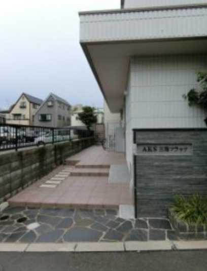 AKS三宿フラッツ　角部屋　オートロック　陽当たり良好のエントランス