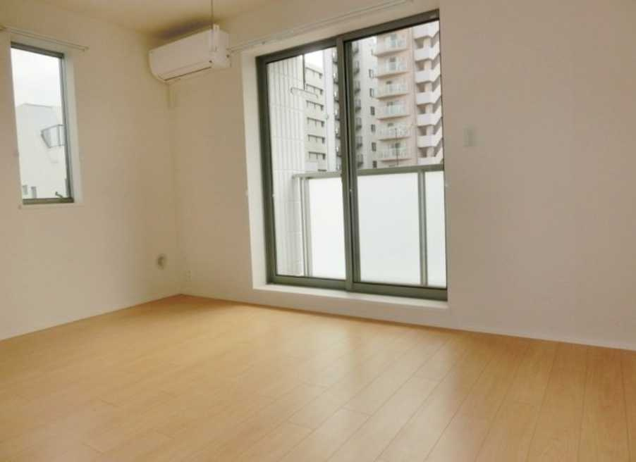 AKS三宿フラッツ　角部屋　オートロック　陽当たり良好の居間・リビング