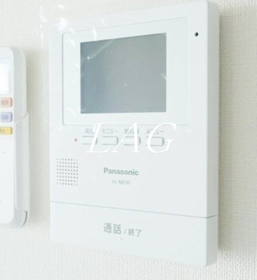 【セキュリティ】 | LaScena | モニター付きインターホンです。