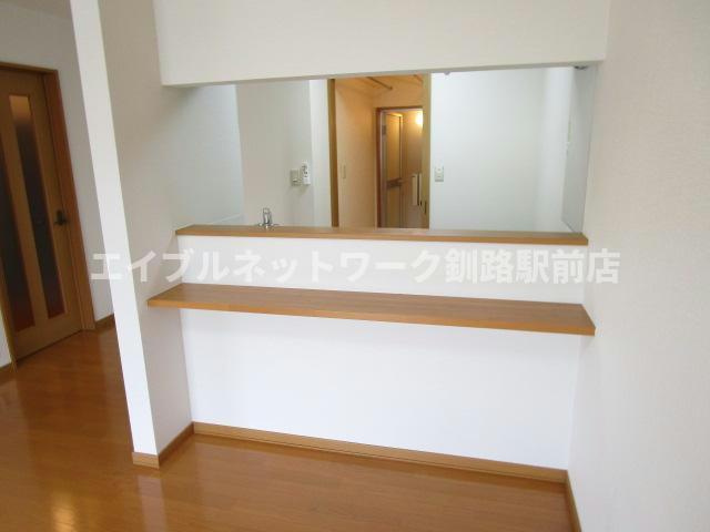 ハイツひまわり(鶴ヶ岱)の居間・リビング