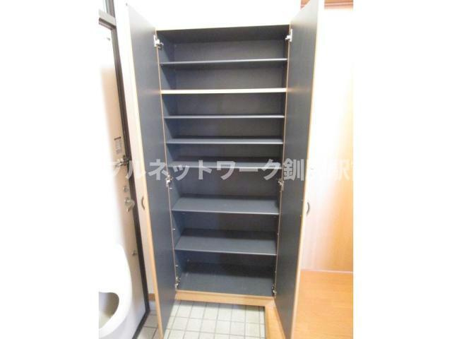 ハイツひまわり(鶴ヶ岱)の玄関