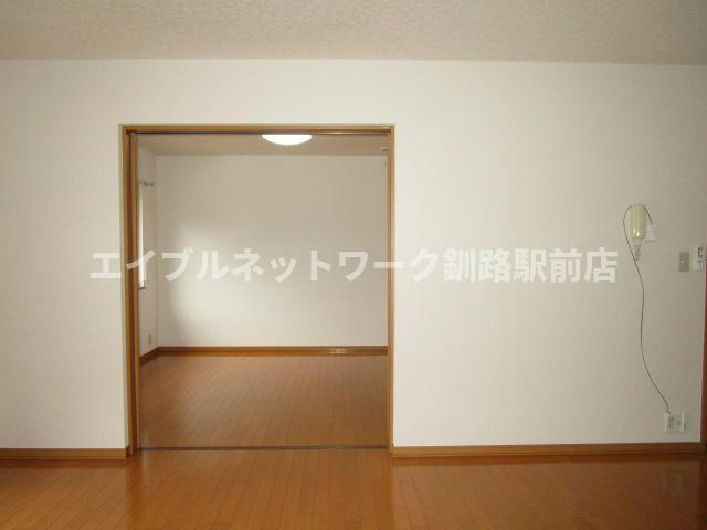 ハイツひまわり(鶴ヶ岱)の居間・リビング