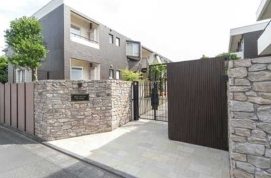 BLESS学芸大学thegarden　ペット相談　トランクルーム　管理人巡回のエントランス