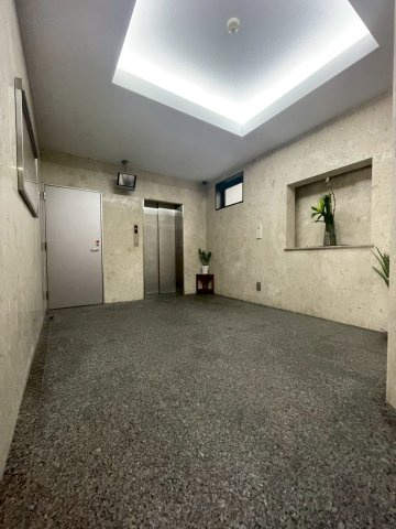 ソレアードトレスなんばWESTのロビー