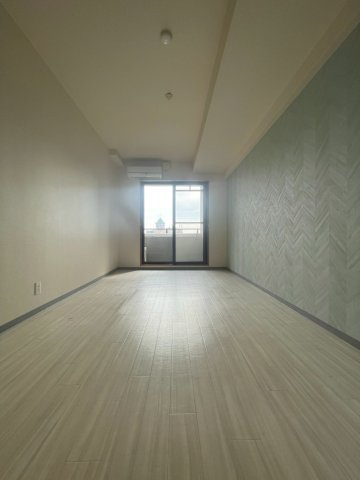 ソレアードトレスなんばWESTの洋室