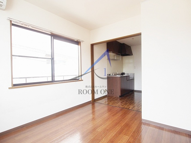 ＹＭパレスの居間・リビング|洋室のお部屋です。