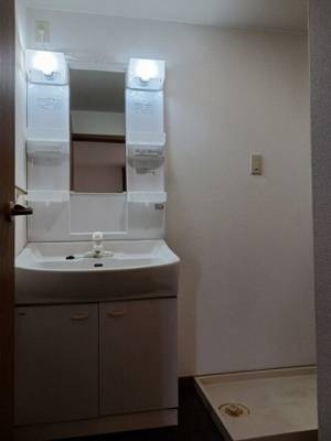 【洗面所】 | リファインドレジデンス | 広い洗面スペース