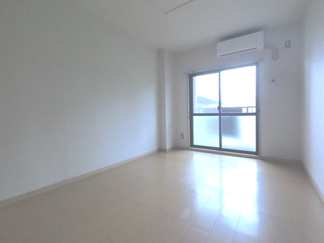 【洋室】 | アイランド翼　B