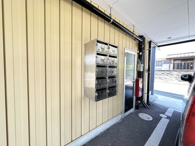 ハウス2000KUWANAのエントランス