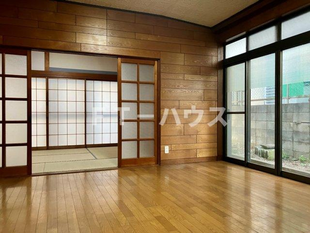 三山戸建の居間・リビング|内装もきれいです