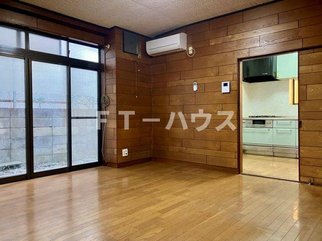 三山戸建の居間・リビング|ゆったりとしたリビングです