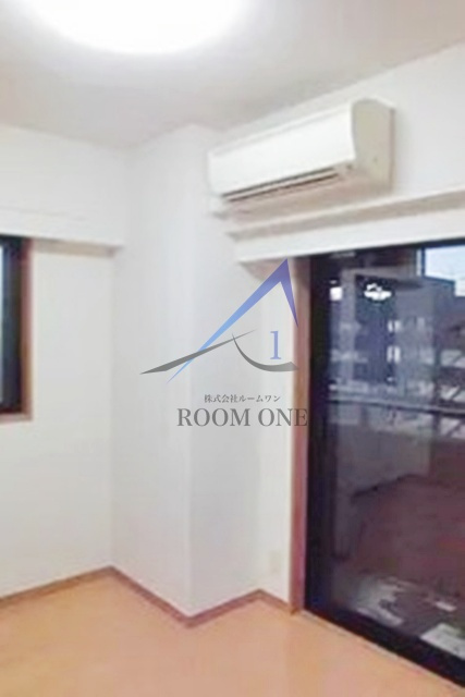 グリフィン新横浜・七番館の居間・リビング|洋室のお部屋です。