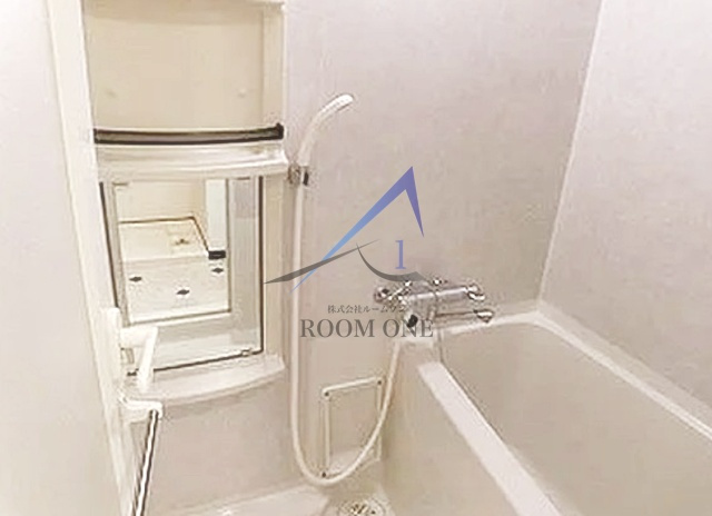 グリフィン新横浜・七番館の浴室|お風呂です。