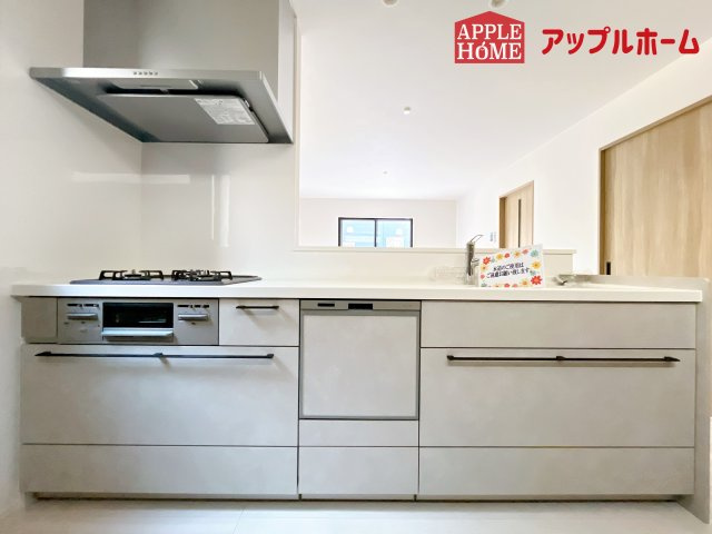 [新築住宅] さいたま市大宮区三橋1丁目のキッチン|見栄えもよくお手入れもスムーズに出来ます。豊富な収納力もございますので、キッチンスペースをスッキリとお使い頂けそうです。