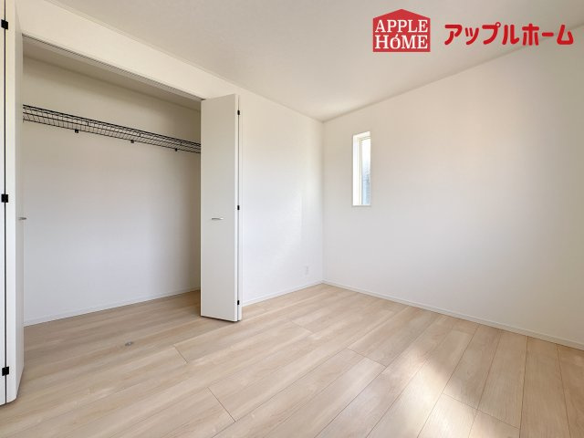 [新築住宅] 鶴ヶ島市中新田 第5 全1棟の洋室|２階居室は全室収納あり！たっぷりある収納活用でお部屋もキレイを保てます♪