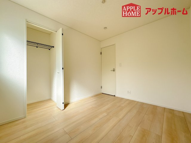 [新築住宅] 鶴ヶ島市中新田 第5 全1棟の洋室|２階居室は全室収納あり！たっぷりある収納活用でお部屋もキレイを保てます♪