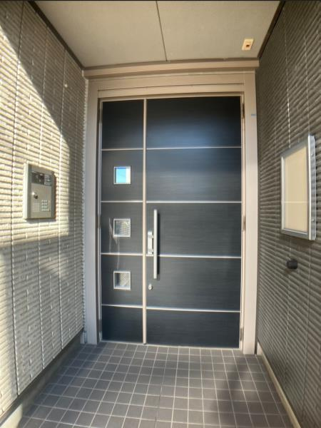 フォルスＸＶＩのエントランス|落ち着いたエントランスです