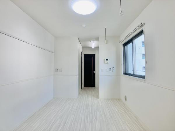 フォルスＸＶＩの寝室|こちらのリビングで趣味の時間をお楽しみください