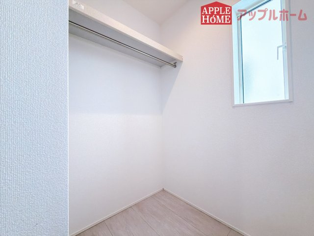 [新築住宅] 熊谷市本石 全1棟の収納|洗面台の隣にウォークインクローゼットあります♪