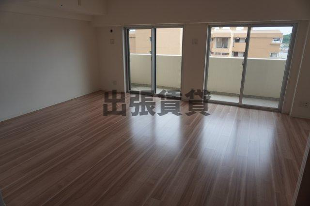 仲介手数料0！！グラン・アベニュー本郷の居間・リビング