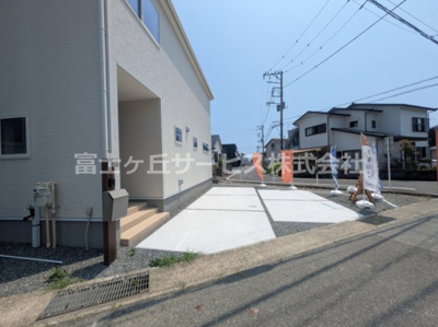 【駐車場】 | 富士市水戸島 新築一戸建て 1号棟 | 駐車場に車を止められます