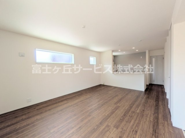 【居間・リビング】 | 富士市水戸島 新築一戸建て 1号棟 | ゆったりとした居間です