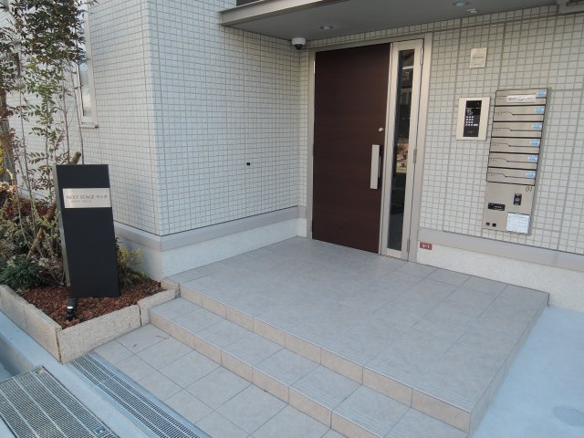 ネクストステージヤハタのエントランス