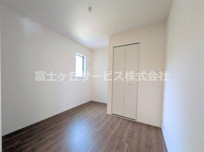【洋室】 | 富士市厚原 2期 新築一戸建て 1号棟 | 1階の洋室です