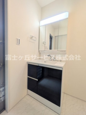 【独立洗面台】 | 富士市厚原 2期 新築一戸建て 1号棟 | 朝の身支度には欠かせない独立洗面化粧台