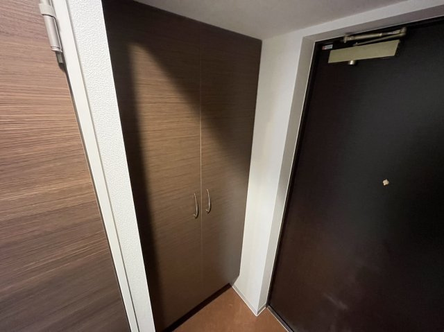 Luxe布施東2の玄関