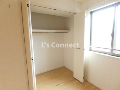 【収納】 | ブライト６０５レジデンスⅡＡ | クローゼットでお荷物もすっきり収納。