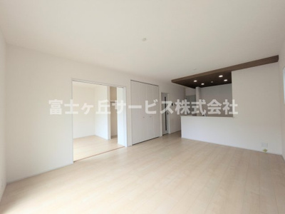 【居間・リビング】 | 袋井市深見 5期 新築一戸建て 1号棟  | リビングです