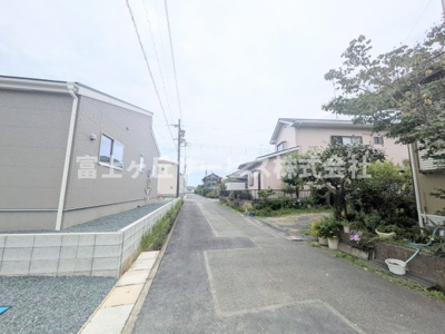 【前面道路含む現地写真】 | 袋井市深見 5期 新築一戸建て 1号棟  | 前面道路です