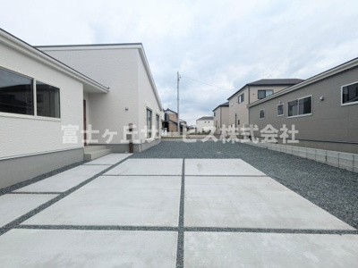 【駐車場】 | 袋井市深見 5期 新築一戸建て 1号棟  | ２台駐車可能です