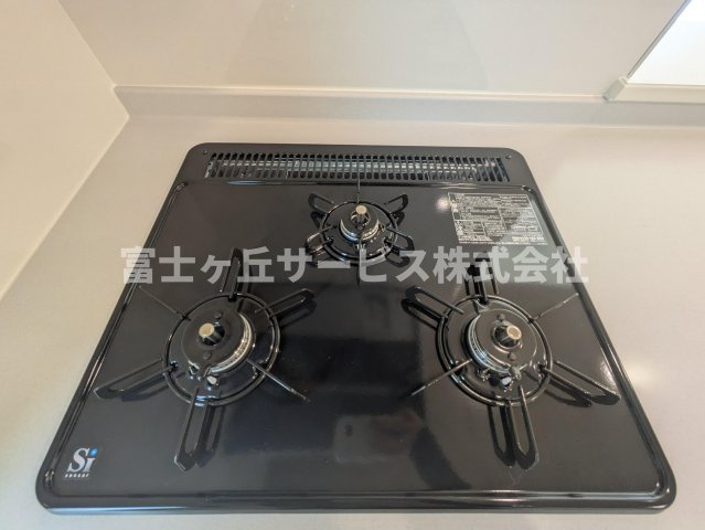 【その他】 | 袋井市深見 5期 新築一戸建て 2号棟  | 3口コンロがあります