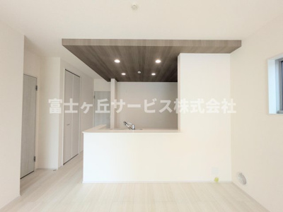 【キッチン】 | 袋井市深見 5期 新築一戸建て 2号棟  | 前から見たキッチンです