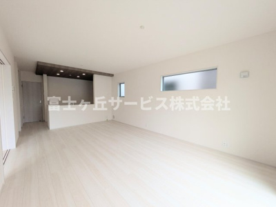【居間・リビング】 | 袋井市深見 5期 新築一戸建て 2号棟  | リビングダイニングです