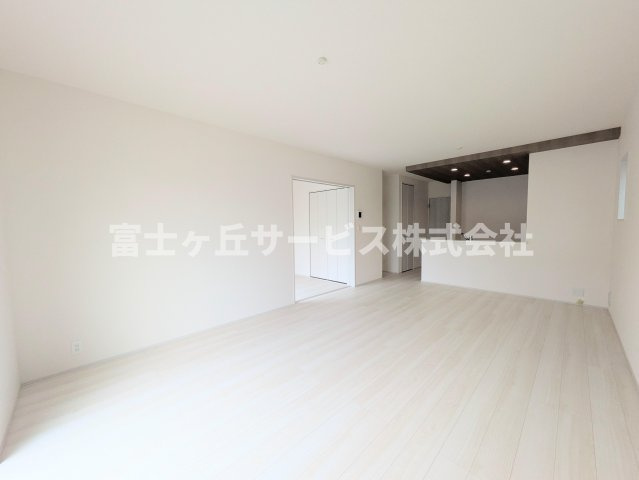 【居間・リビング】 | 袋井市深見 5期 新築一戸建て 2号棟  | リビングです
