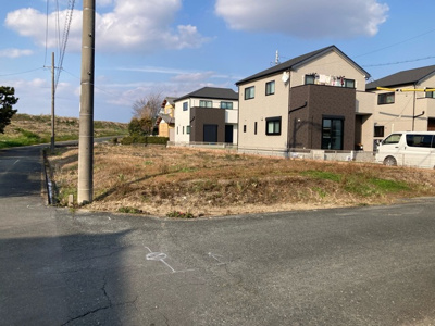 【外観】 | 袋井市深見 5期 新築一戸建て 2号棟  | 現在建築中の外観画像です。ご内覧は同じメーカーの完成物件へご案内いたしますので、いつでもご相談ください！