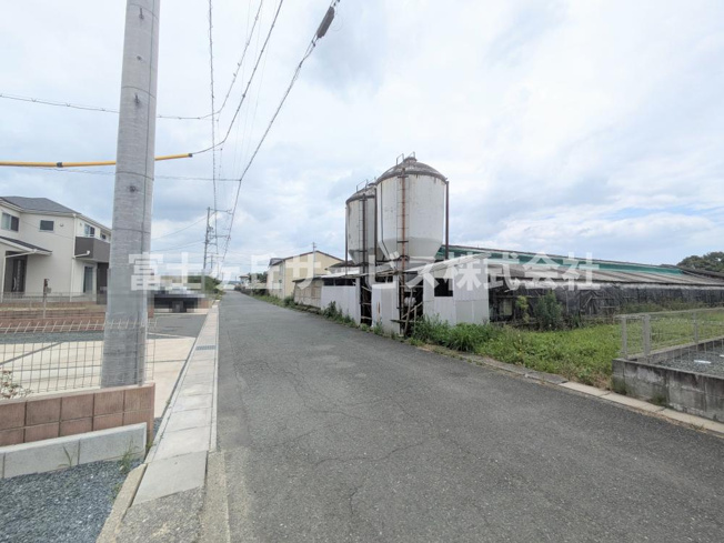 【前面道路含む現地写真】 | 袋井市深見 5期 新築一戸建て 2号棟  | 前面道路です