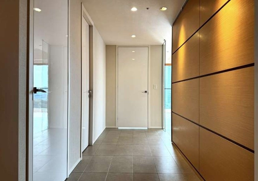 千代田区紀尾井町の賃貸マンションの玄関