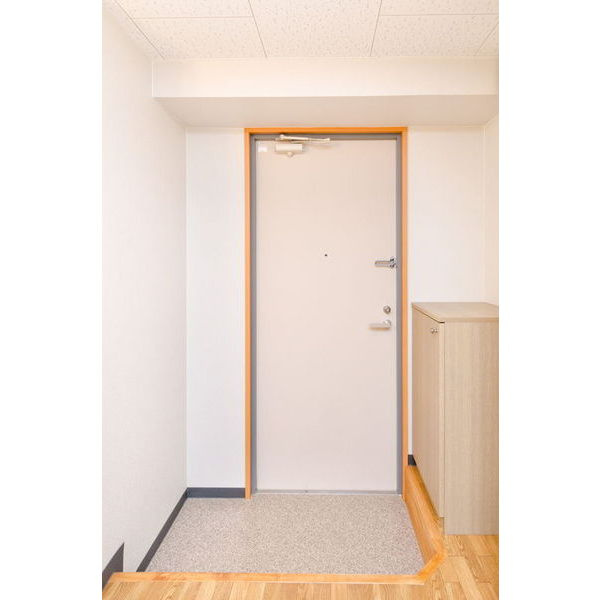 ルーチェ栄の玄関