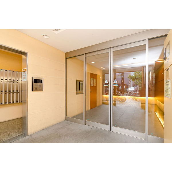 ルーチェ栄のエントランス