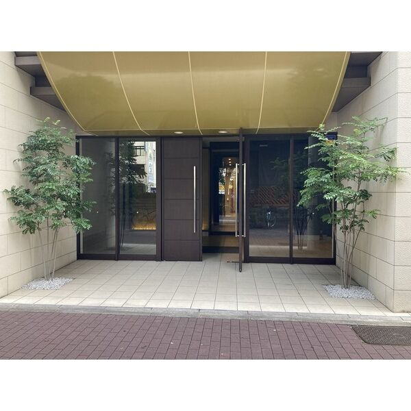 カスタリア新栄Ⅱのエントランス