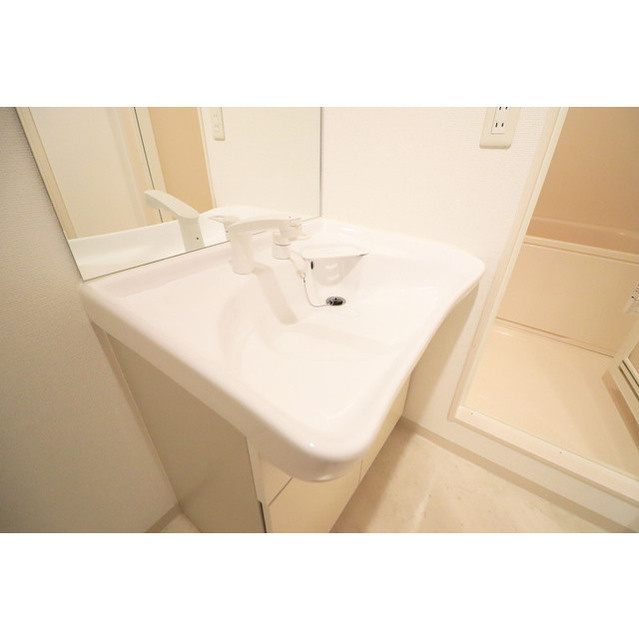 ルクレ新大阪レジデンスの洗面所