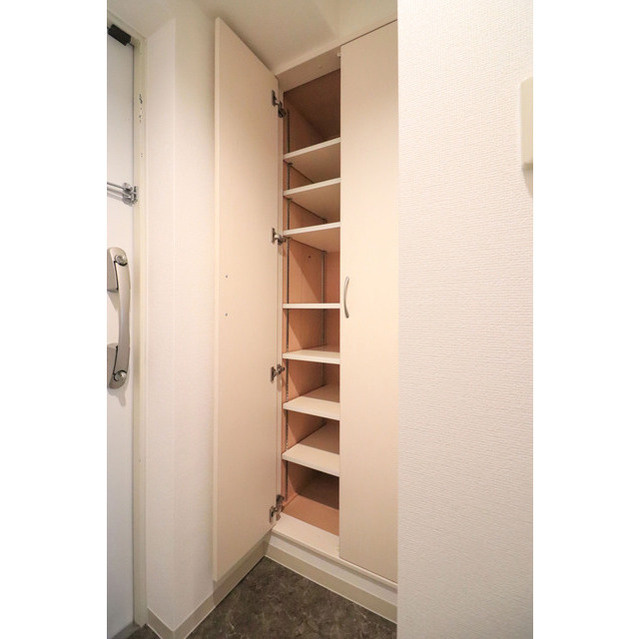 ルクレ新大阪レジデンスの玄関