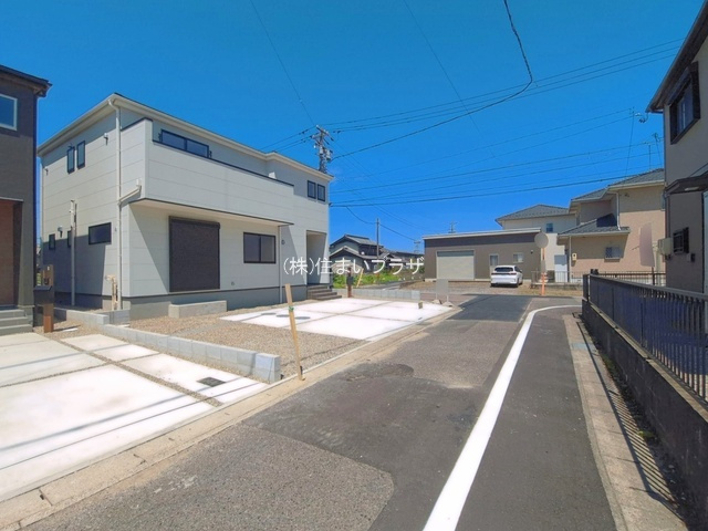 仲介手数料無料）江南市河野町第２・３号棟の前面道路含む現地写真